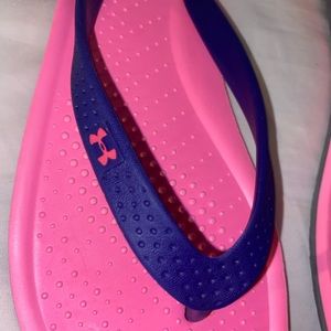Under Armour Flip flops 😍
